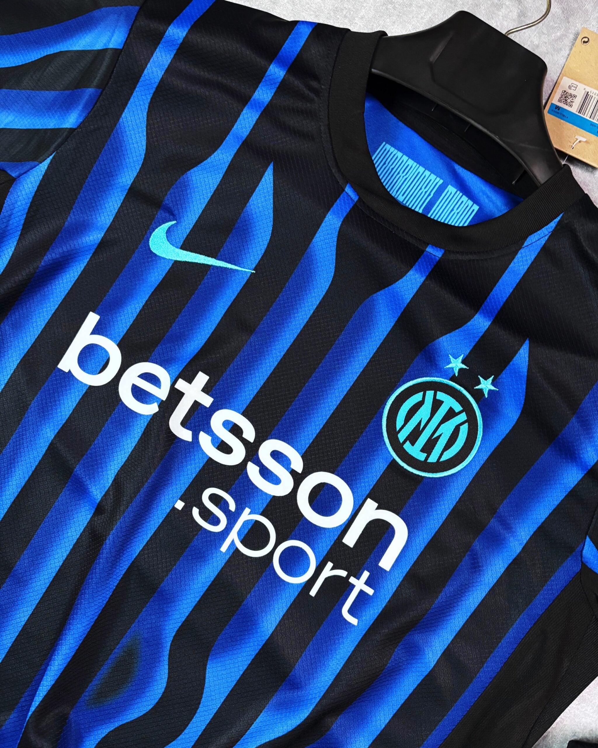 Inter de Milán Local 25/26 con parches de la UCL