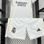Real Madrid Local 25/26 con parches de la UCL para niño (incluye pantaloneta)