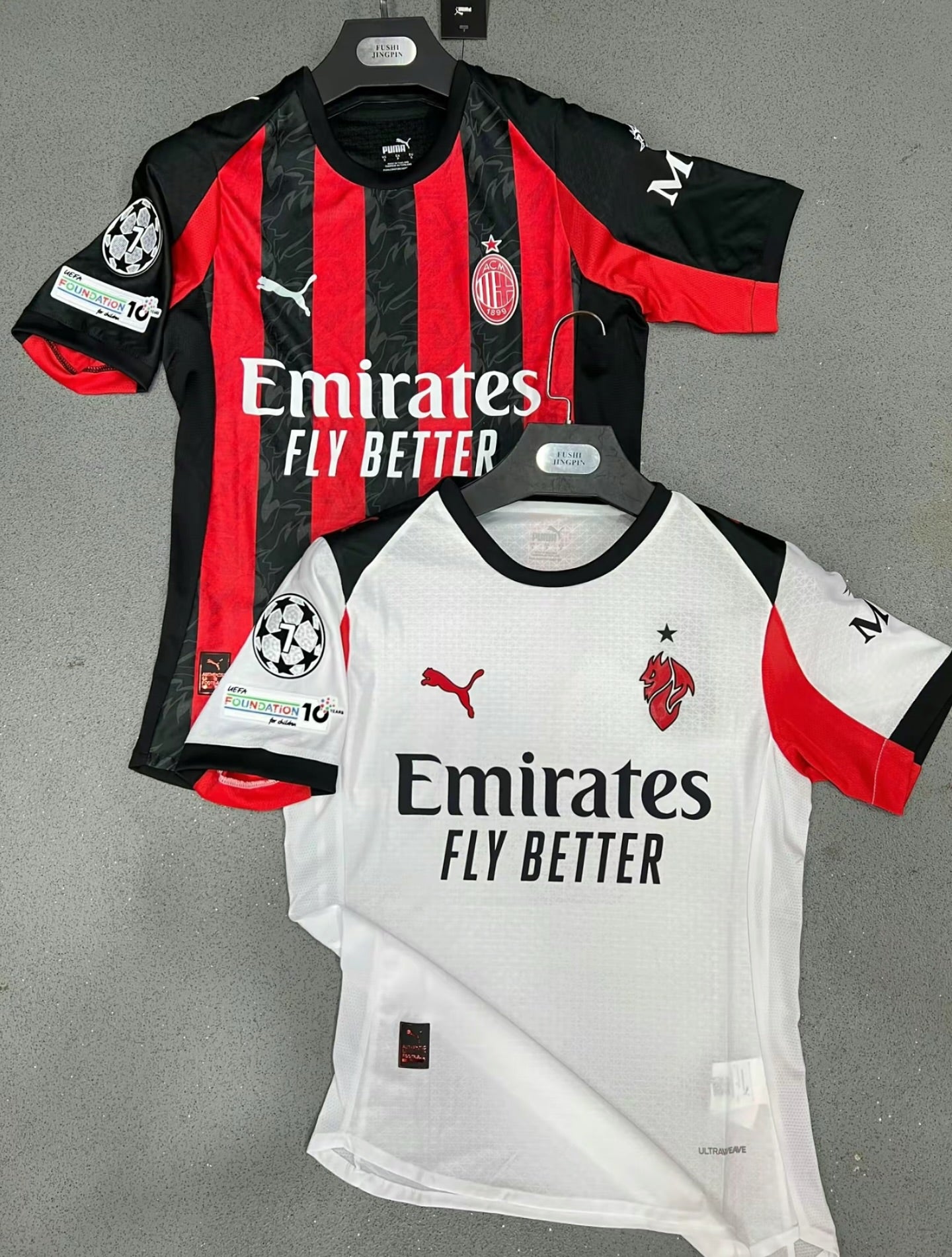 AC Milan Local 25/26 con parches de la UCL