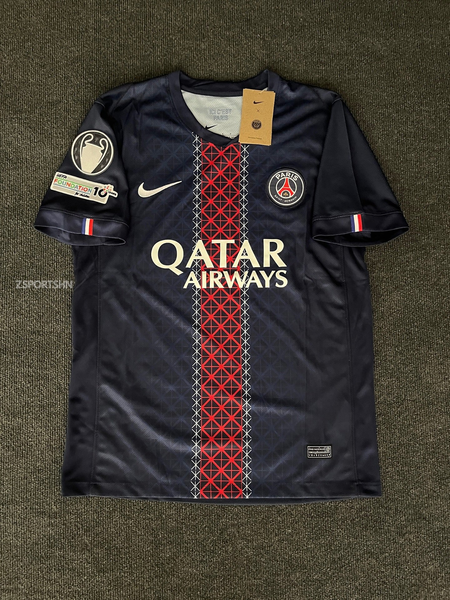 PSG Local 25/26 con parches de la UCL