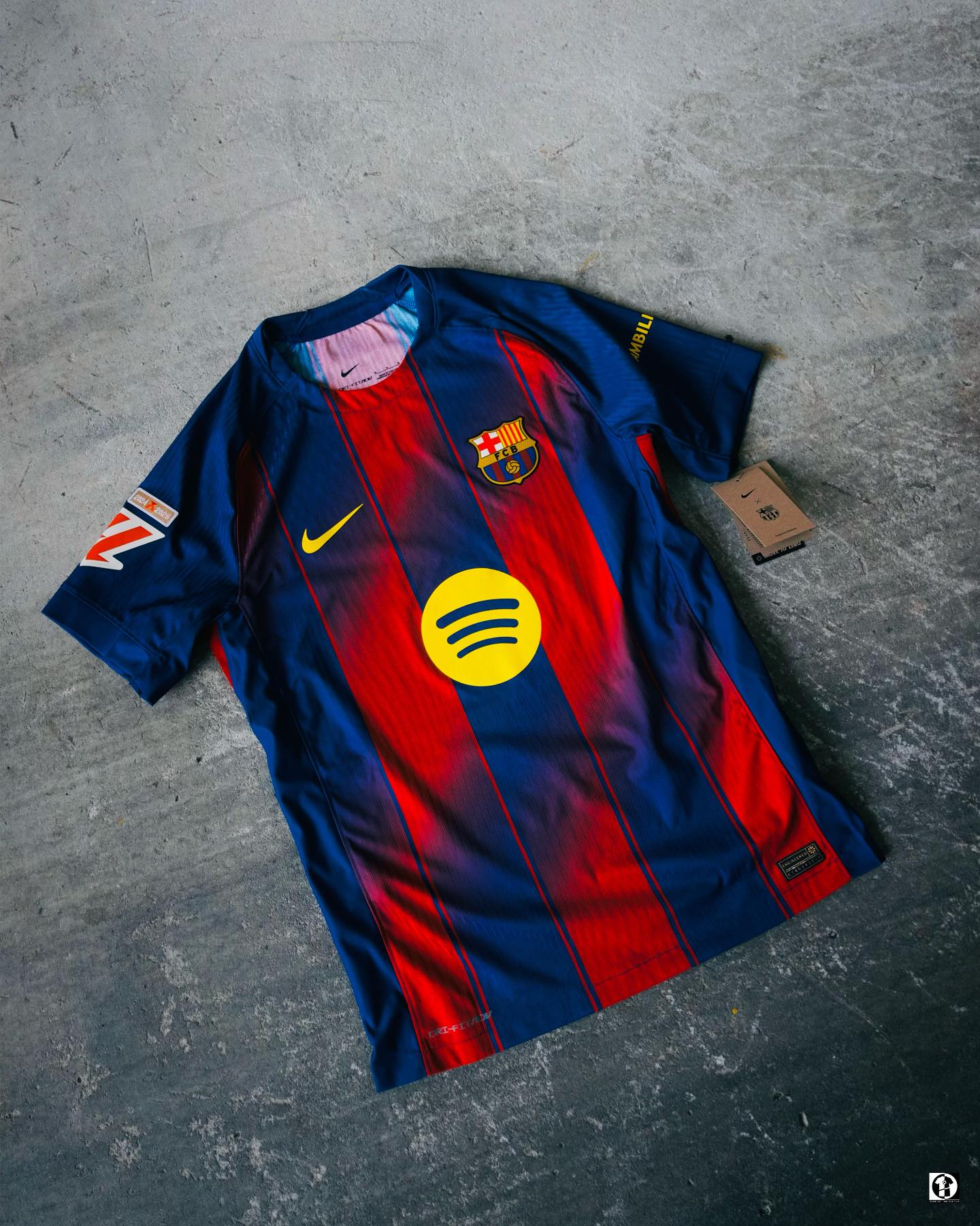 Barcelona Local 25/26 con parches de la UCL