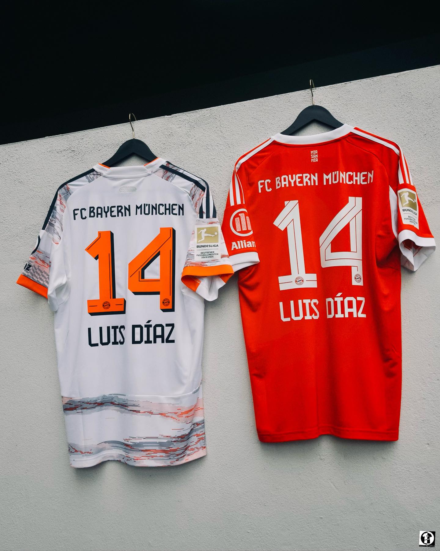 Bayern Múnich Local 25/26 con parches de la UCL (Luis Díaz)