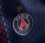 PSG Local 25/26 con parches de la UCL