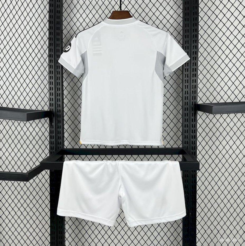 Real Madrid Local 25/26 con parches de la UCL para niño (incluye pantaloneta)