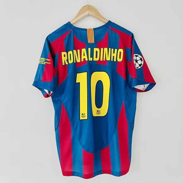Barcelona Home 05-06 – Ronaldinho #10