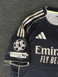 Real Madrid Visitante 25/26 con parches de la UCL