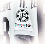 Real Madrid Local 25/26 con parches de la UCL