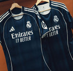 Real Madrid Visitante 25/26 con parches de la UCL