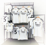 Real Madrid Local 25/26 con parches de la UCL